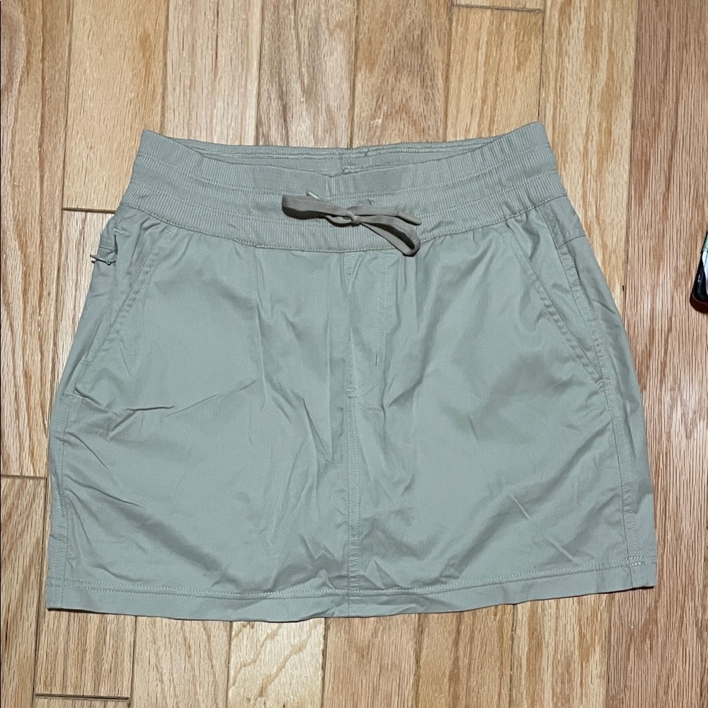 The North Face - women’s skort - small